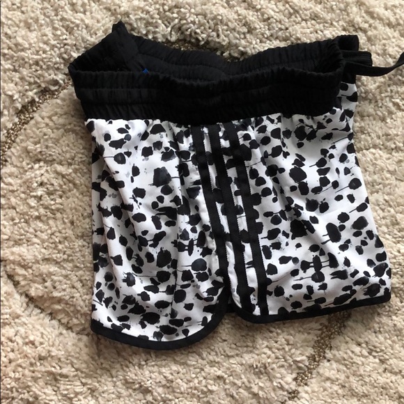 Women’s ADIDAS running shorts 3 stripe leopard - Picture 3 of 6